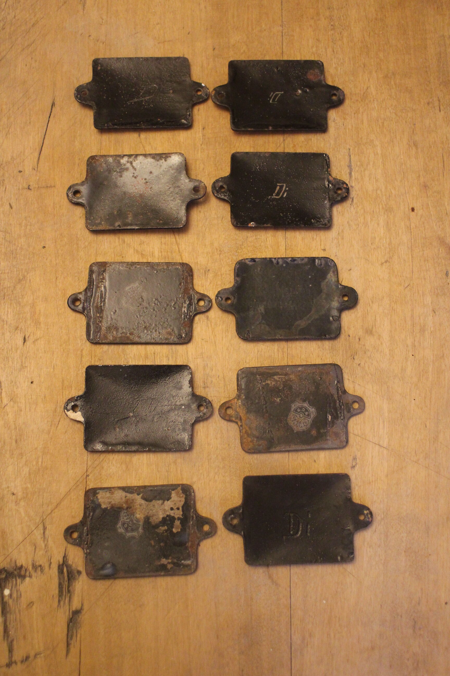 Enamelled rag plates