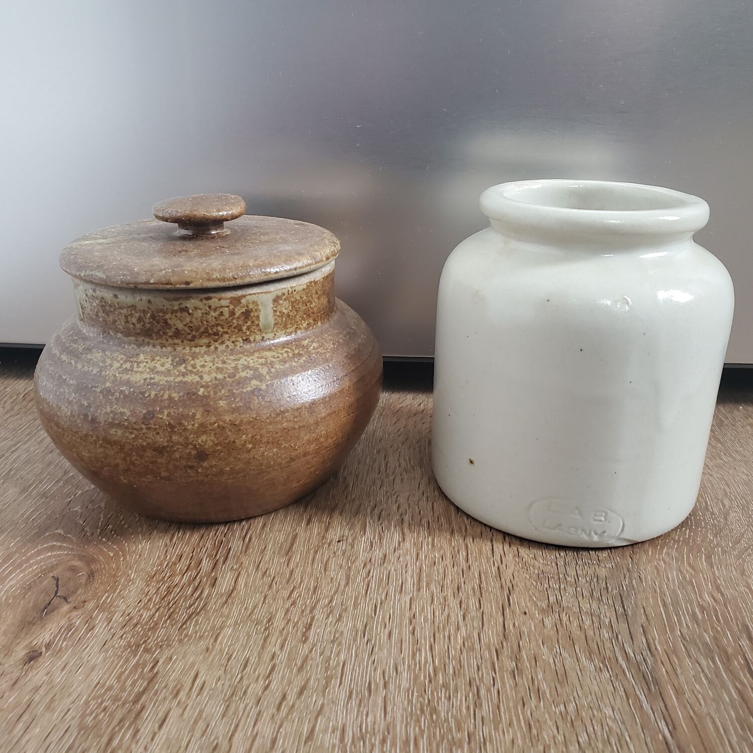 Set of 2 ceramic pots
