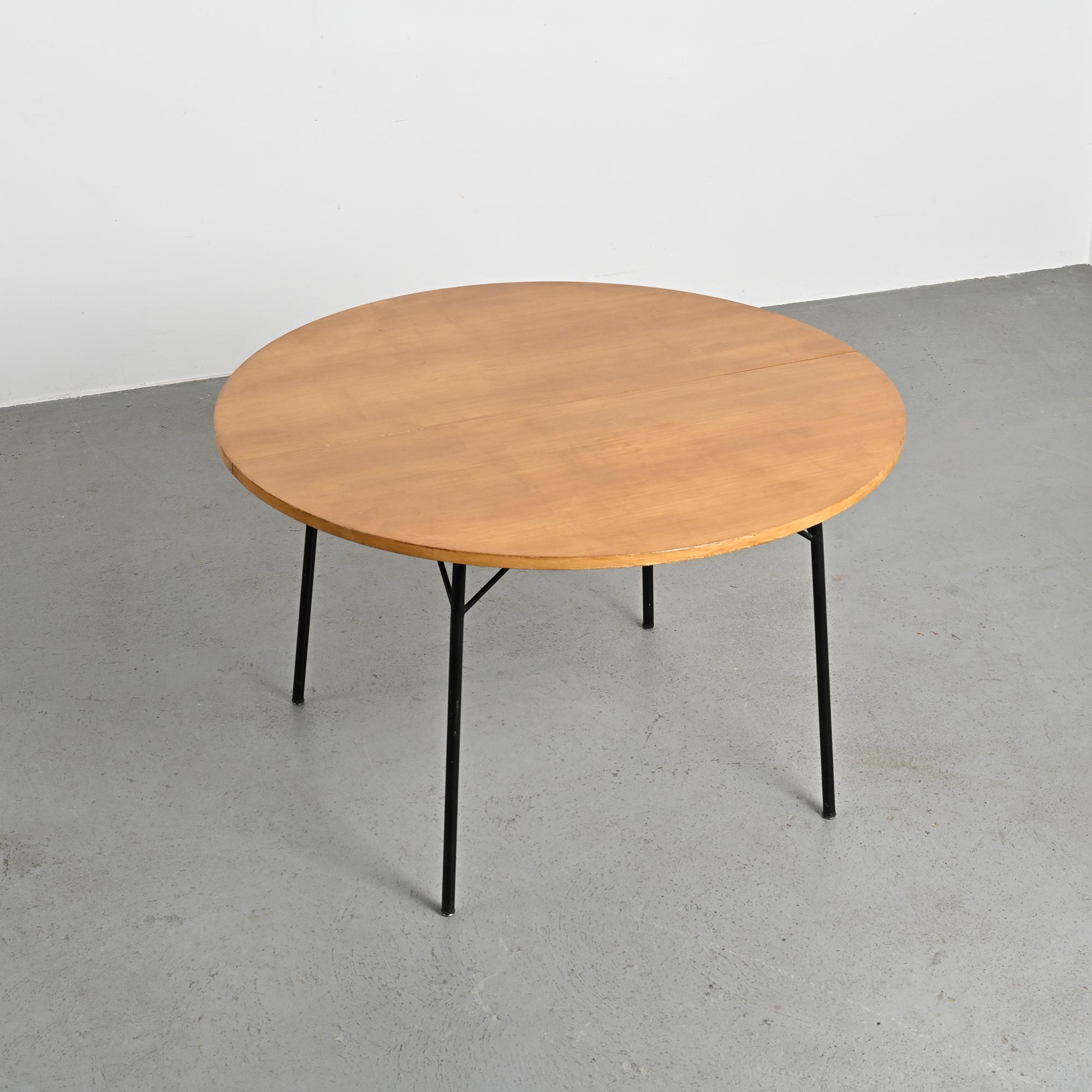 Model 302 table in ash by Alain Richard, 1954, T.V. Furniture.