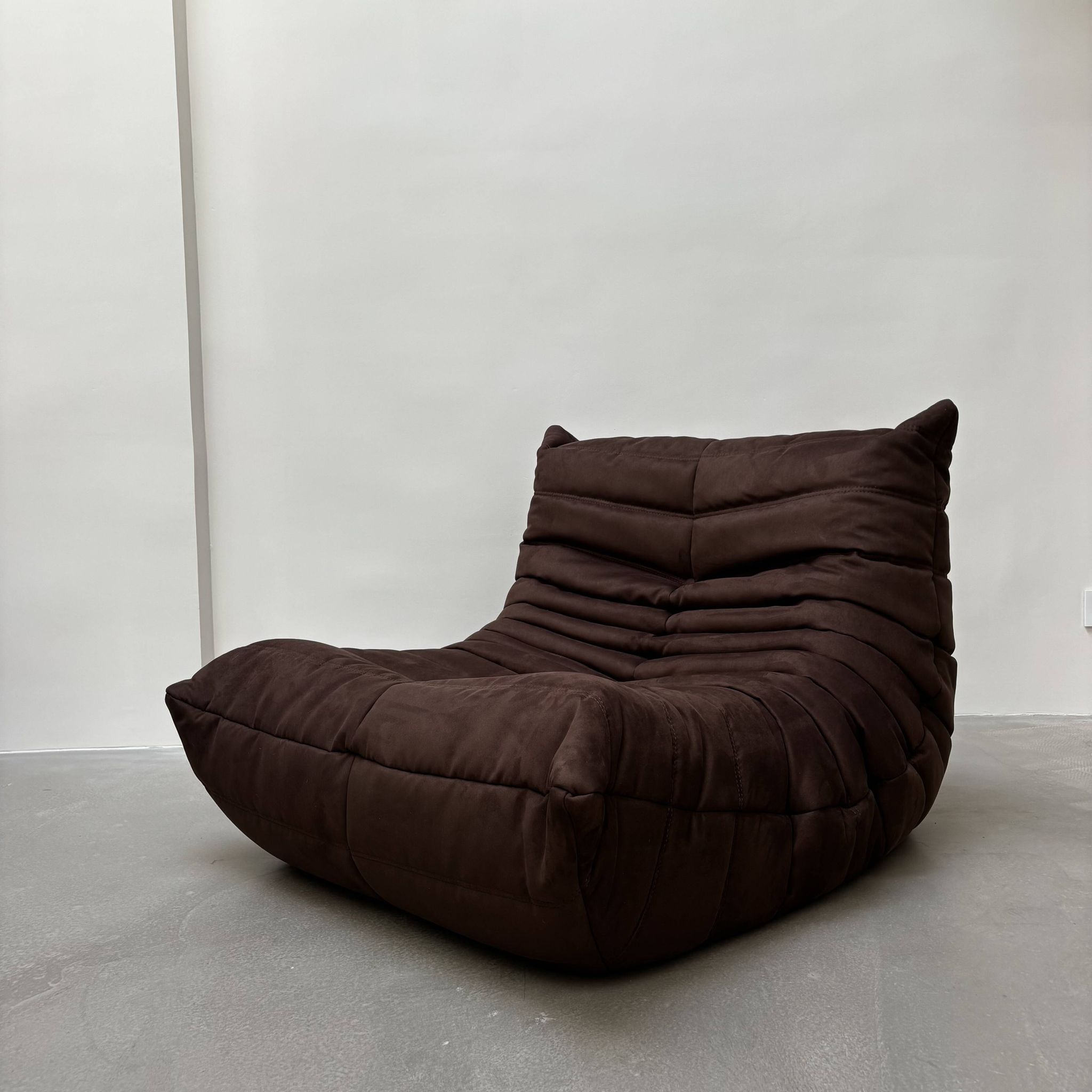 Chauffeuse Togo par Michel Ducaroy pour Ligne Roset
