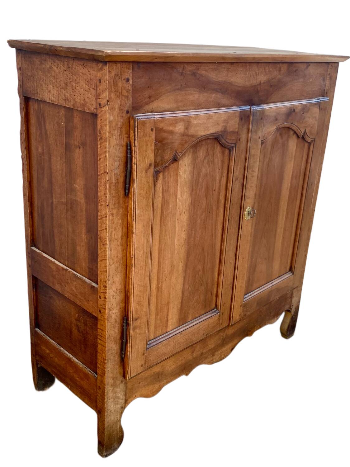 Commode buffet en noyer mouluré XVIIIe