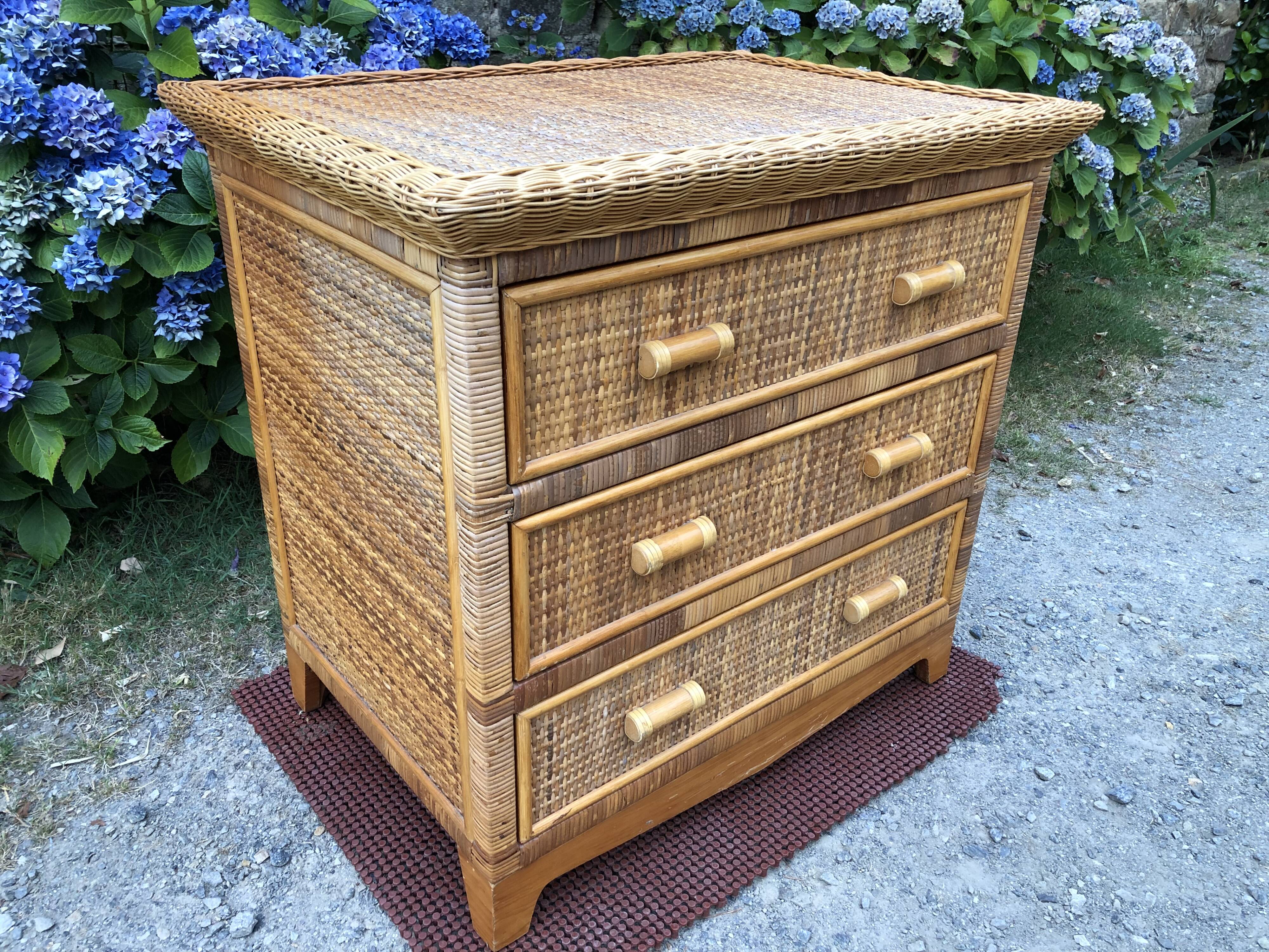 Vintage rattan chest of drawers has 3 drawers.