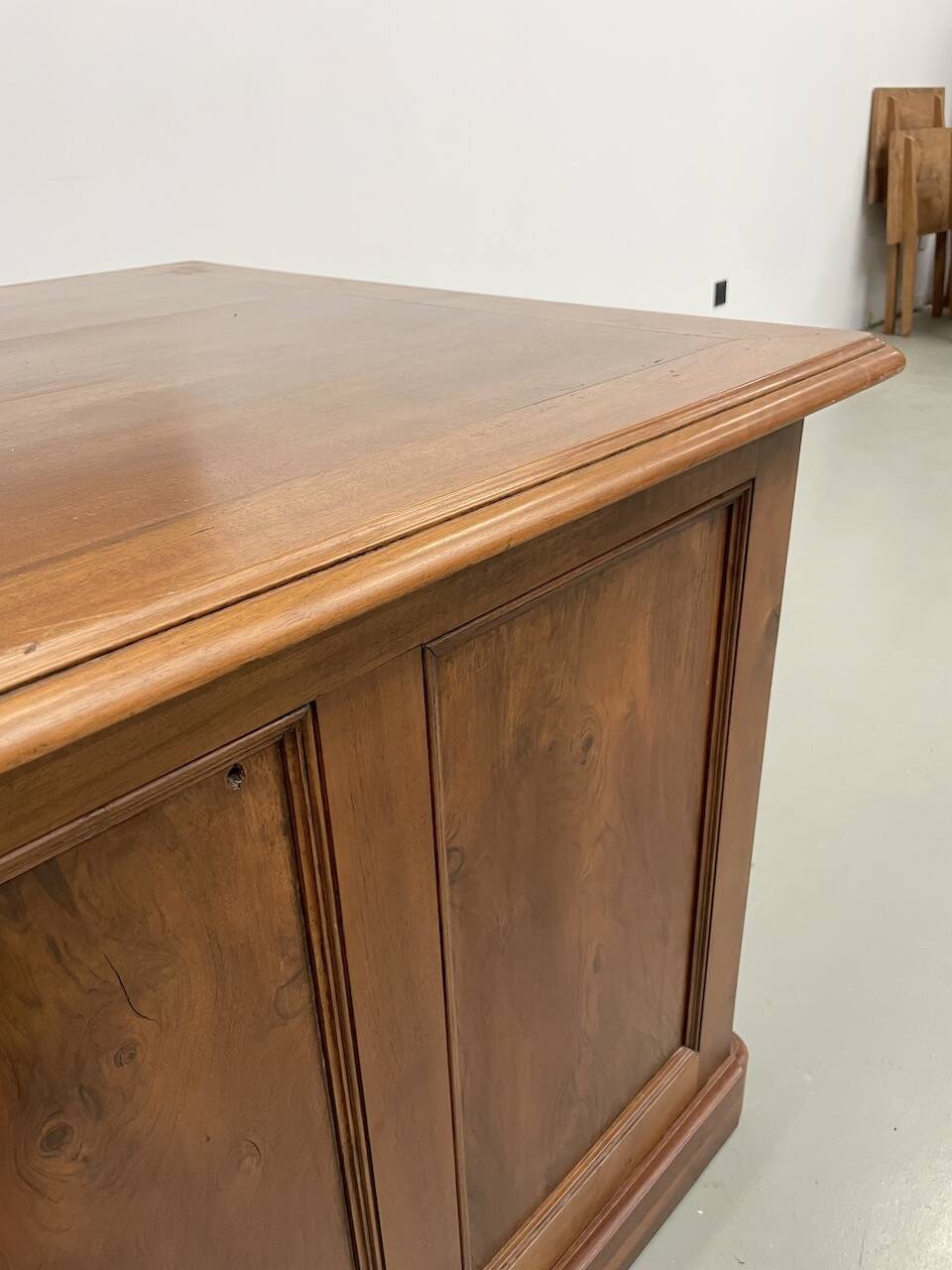 Comptoir ou bureau en noyer années 50