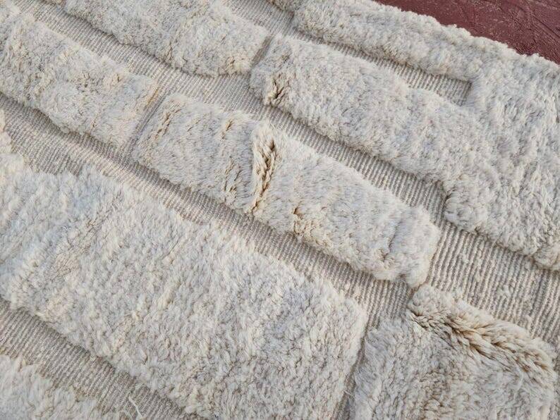 Moroccan Berber rug in ecru 300x200 cm, handmade rug with geometric design.