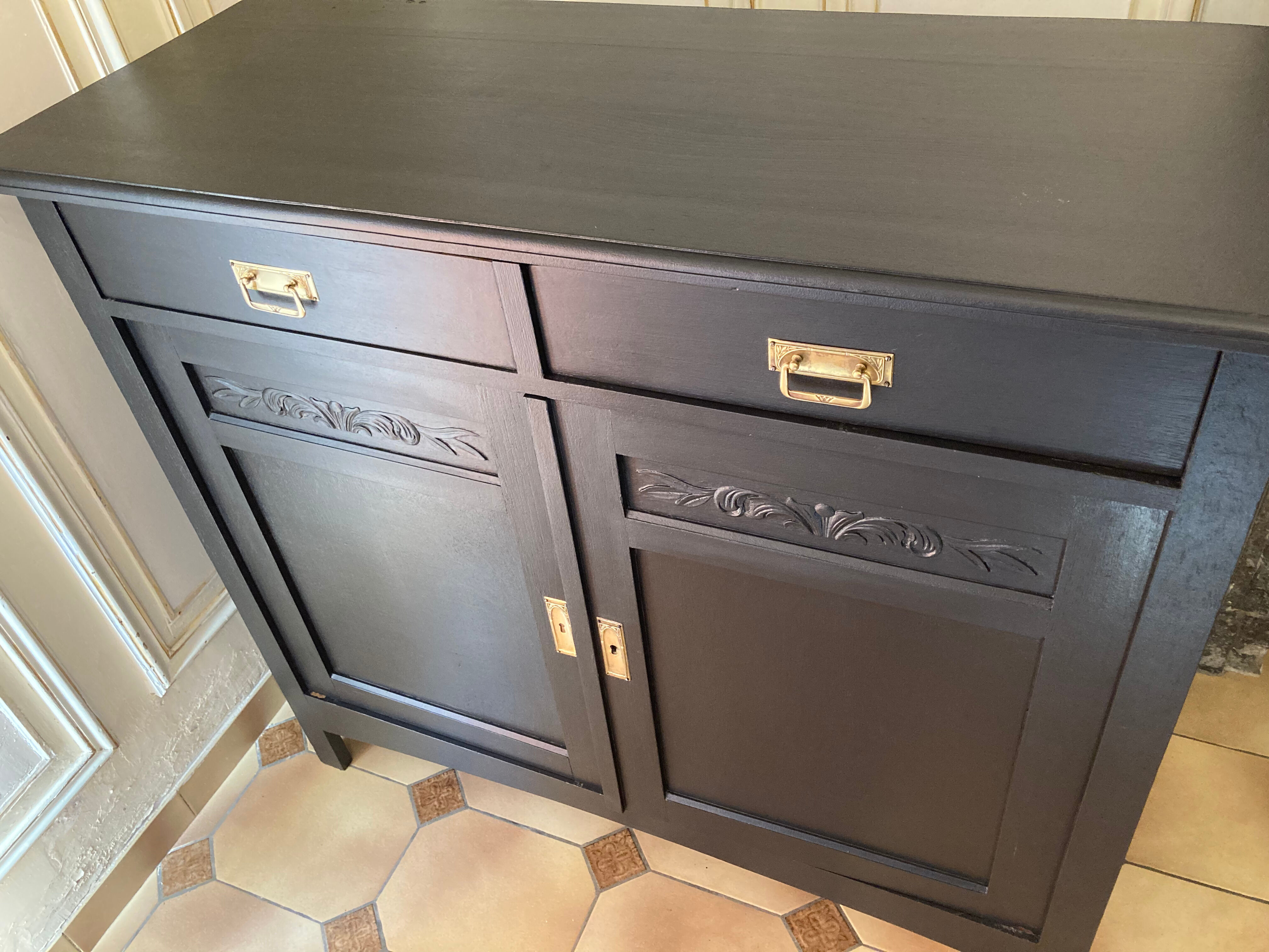 Art-deco period oak commodus