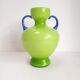 Vase vert à anses bleues en opaline italienne