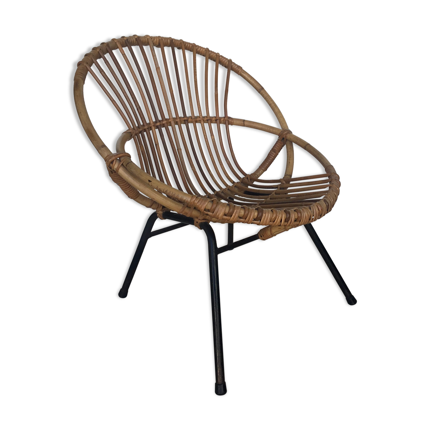 Fauteuil coquille en rotin - piétement tubulaire métallique noir - 1960