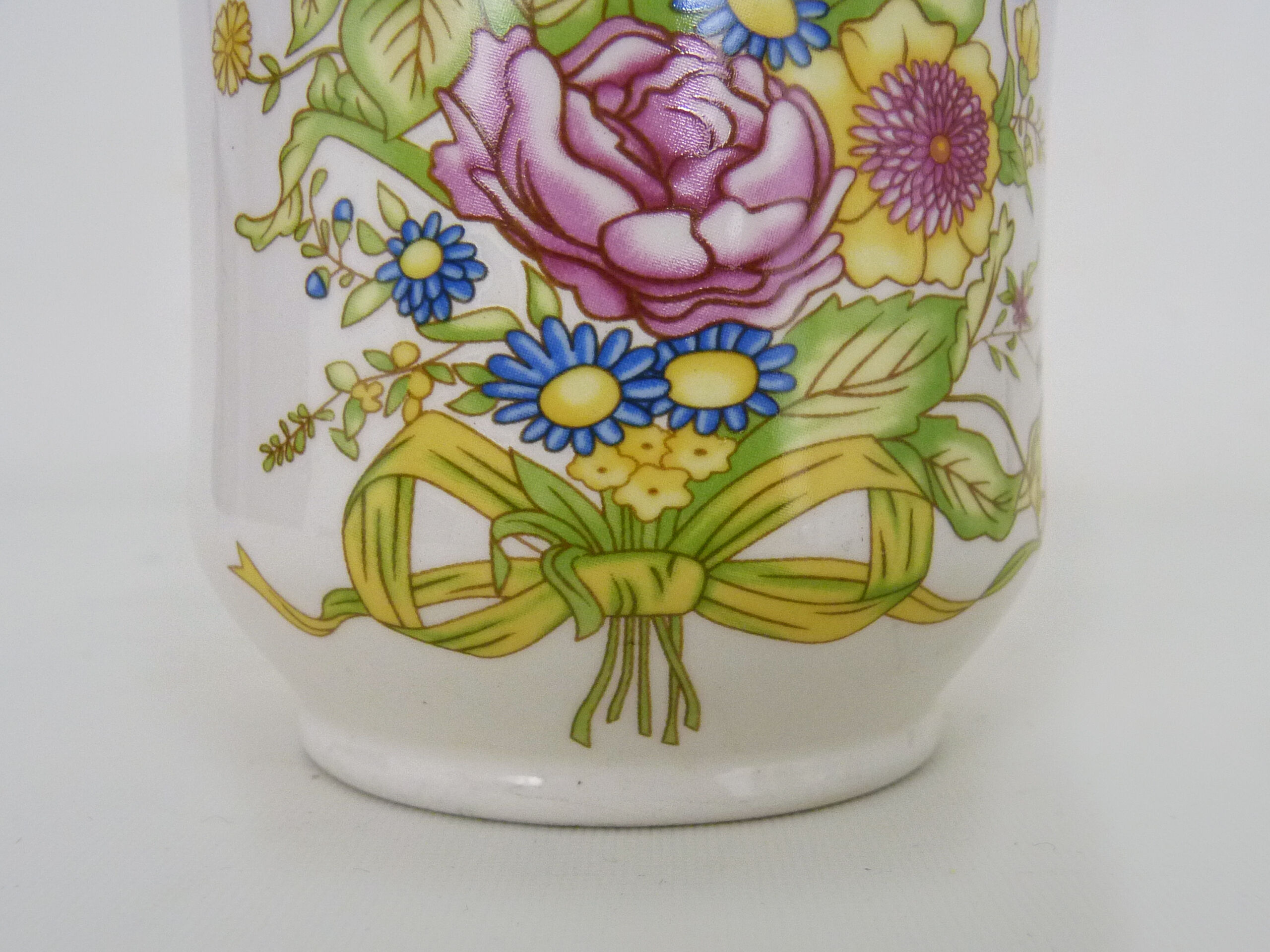 Old apothecary pot, ceramic Aloe medicine jar. Year 70 80