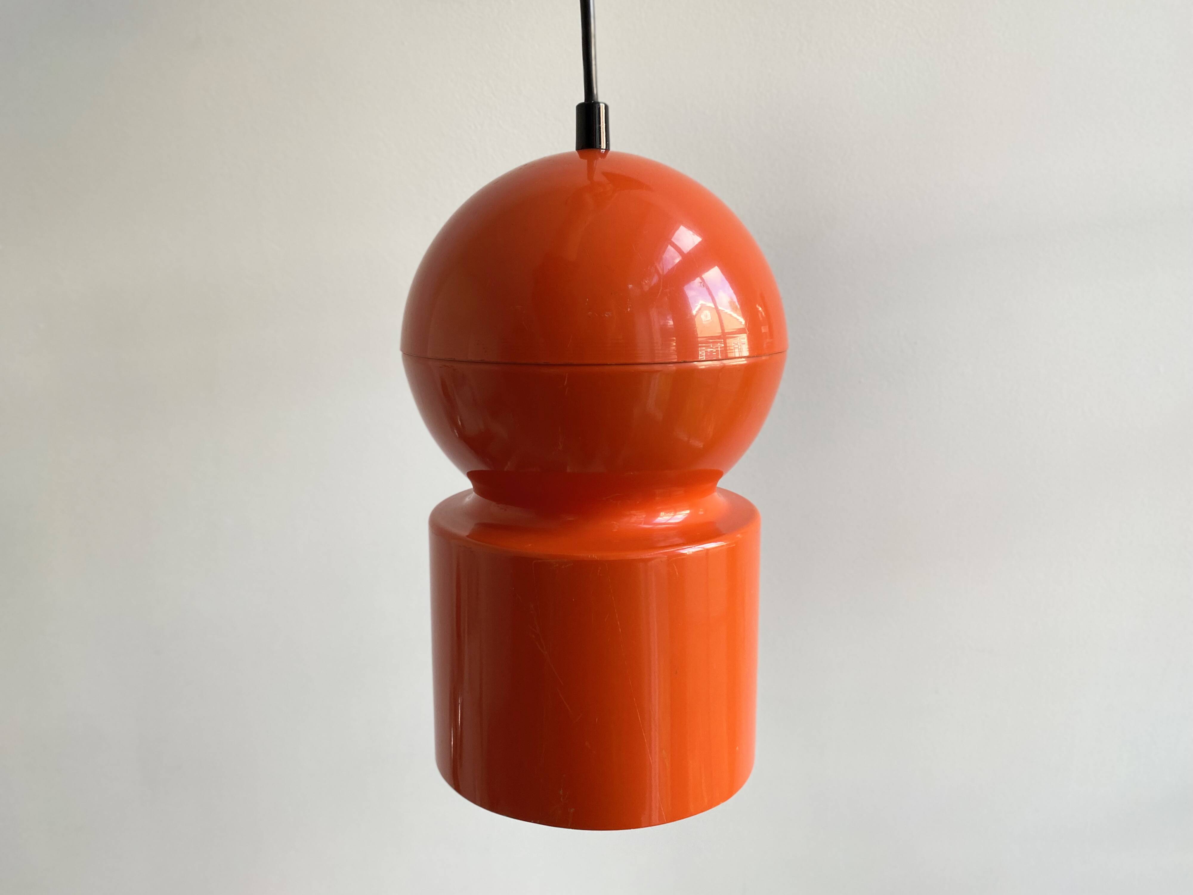 Lampe suspendue orange du milieu du siècle