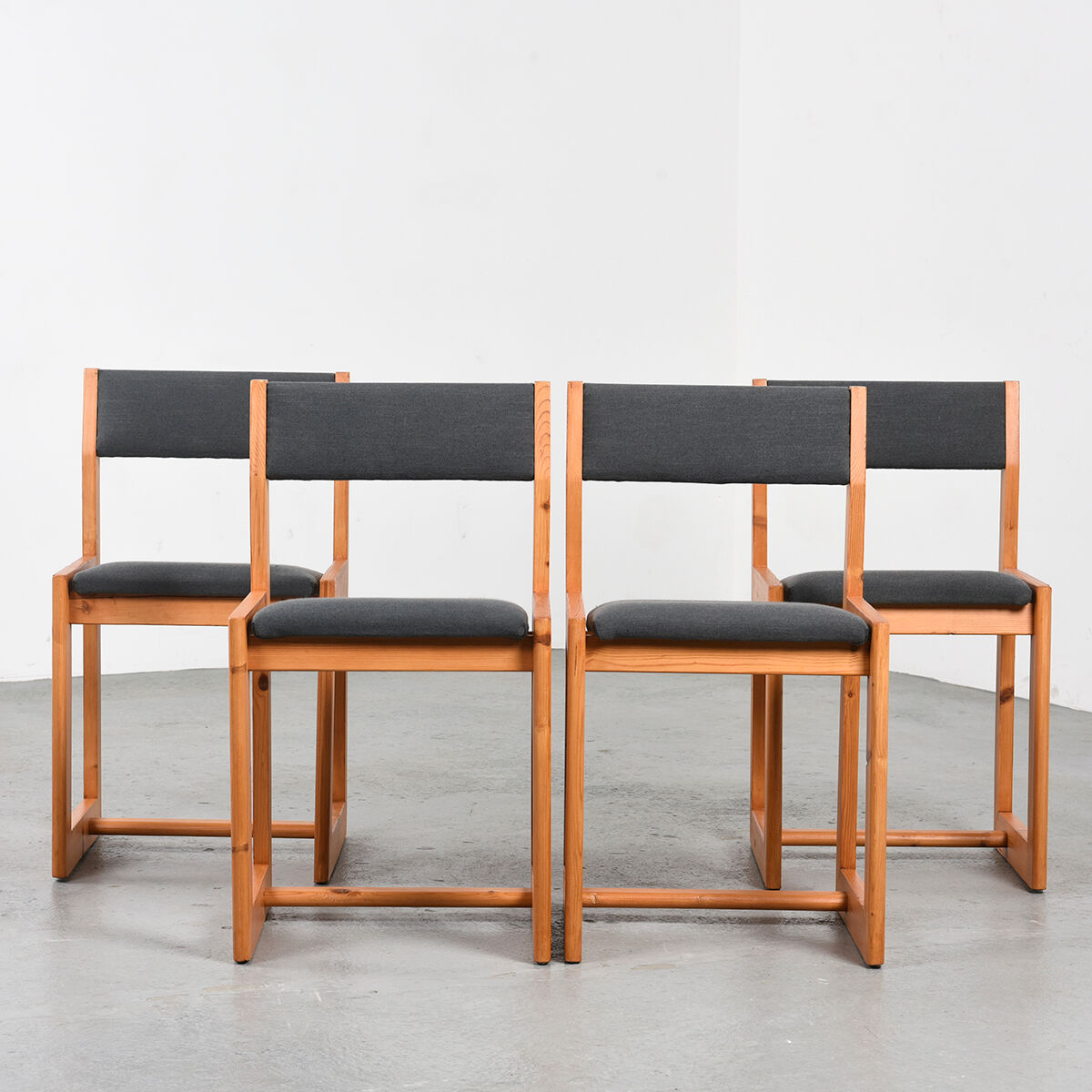 4 chaises par André Sornay