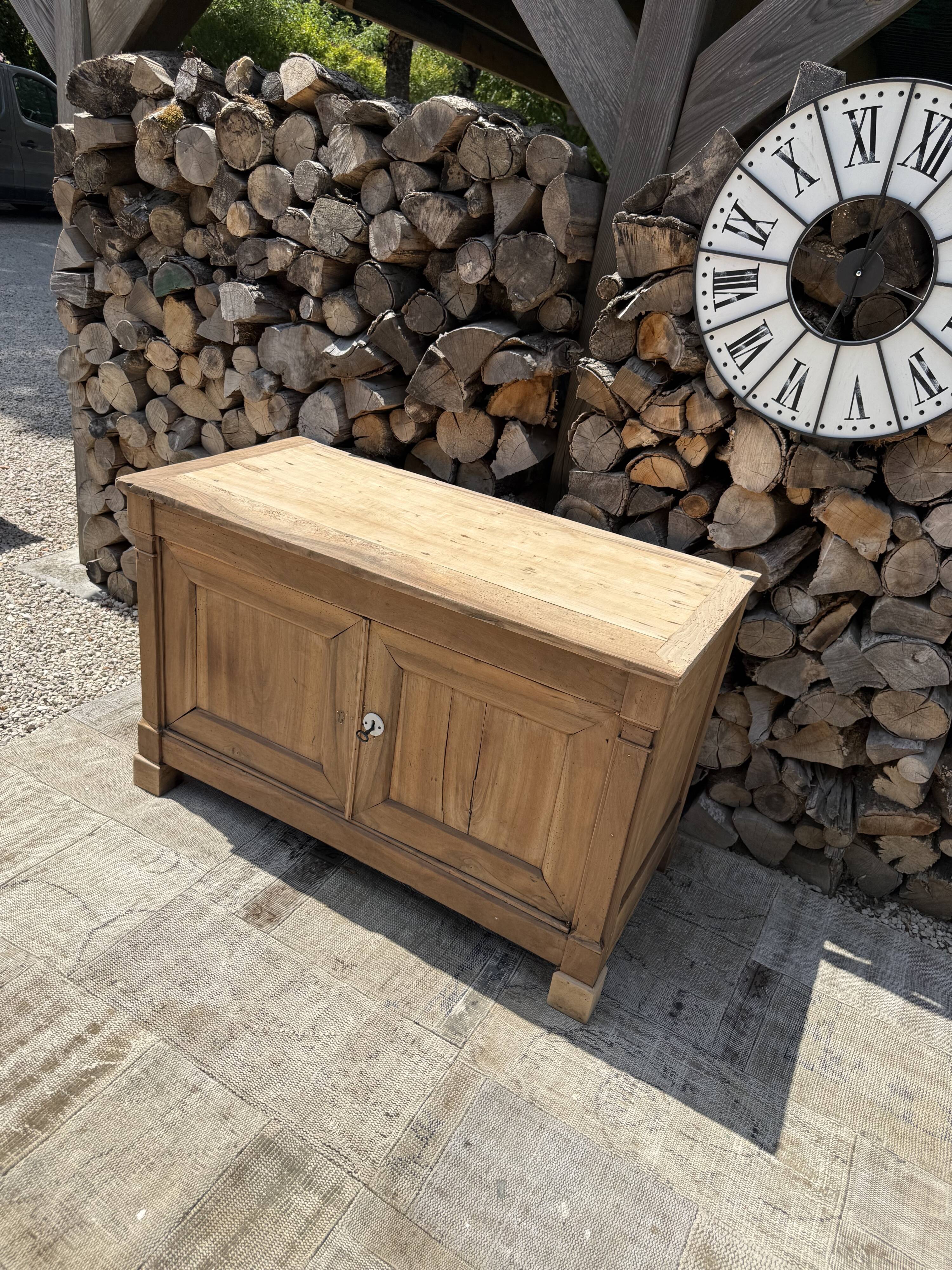 Maie ancienne rénovée / Buffet massif