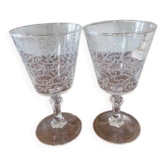 2 large engraved water glasses in arabesque.