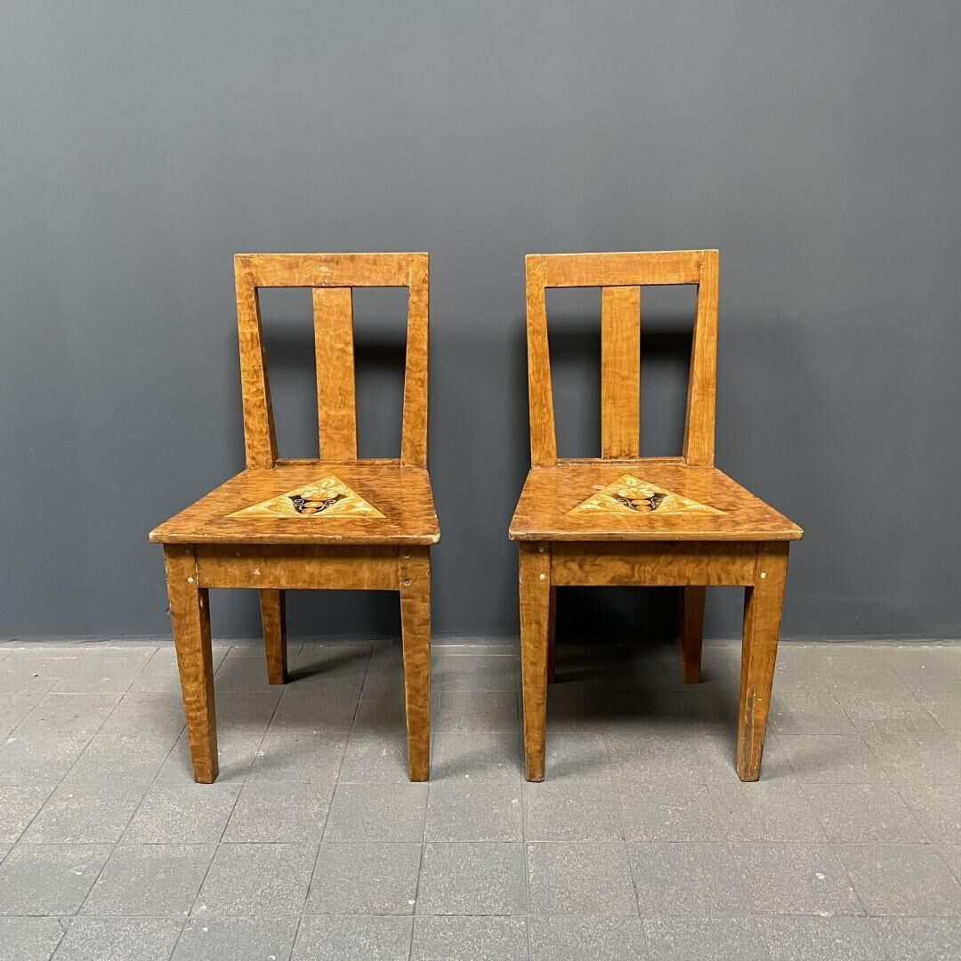 Set of 2 painted Swedish chairs