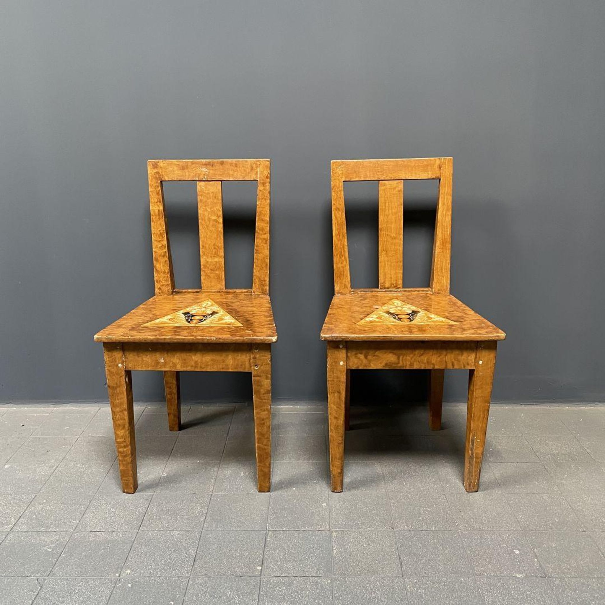 Set of 2 painted Swedish chairs