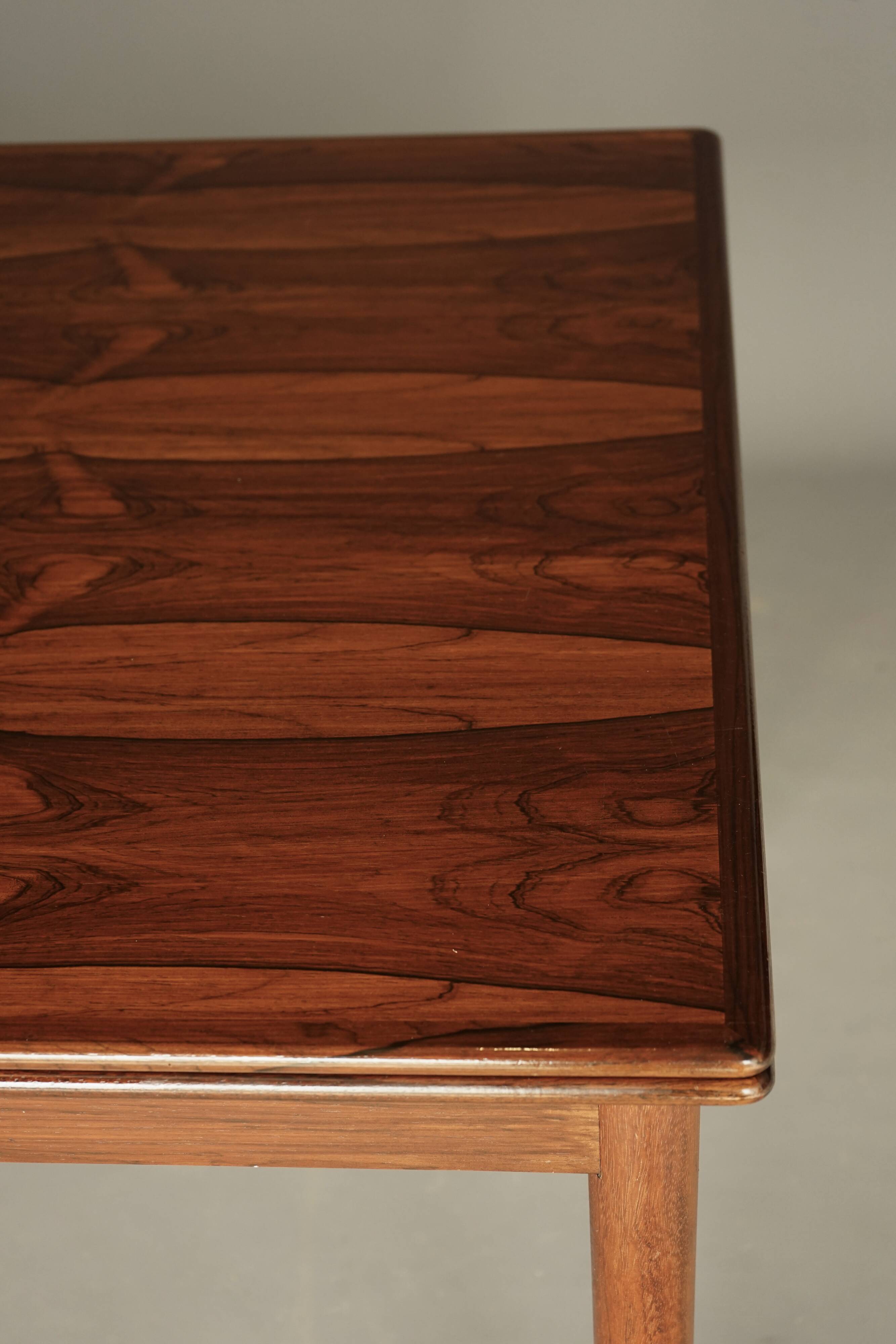 Scandinavian Rosewood extendable Dining Table. 1960s