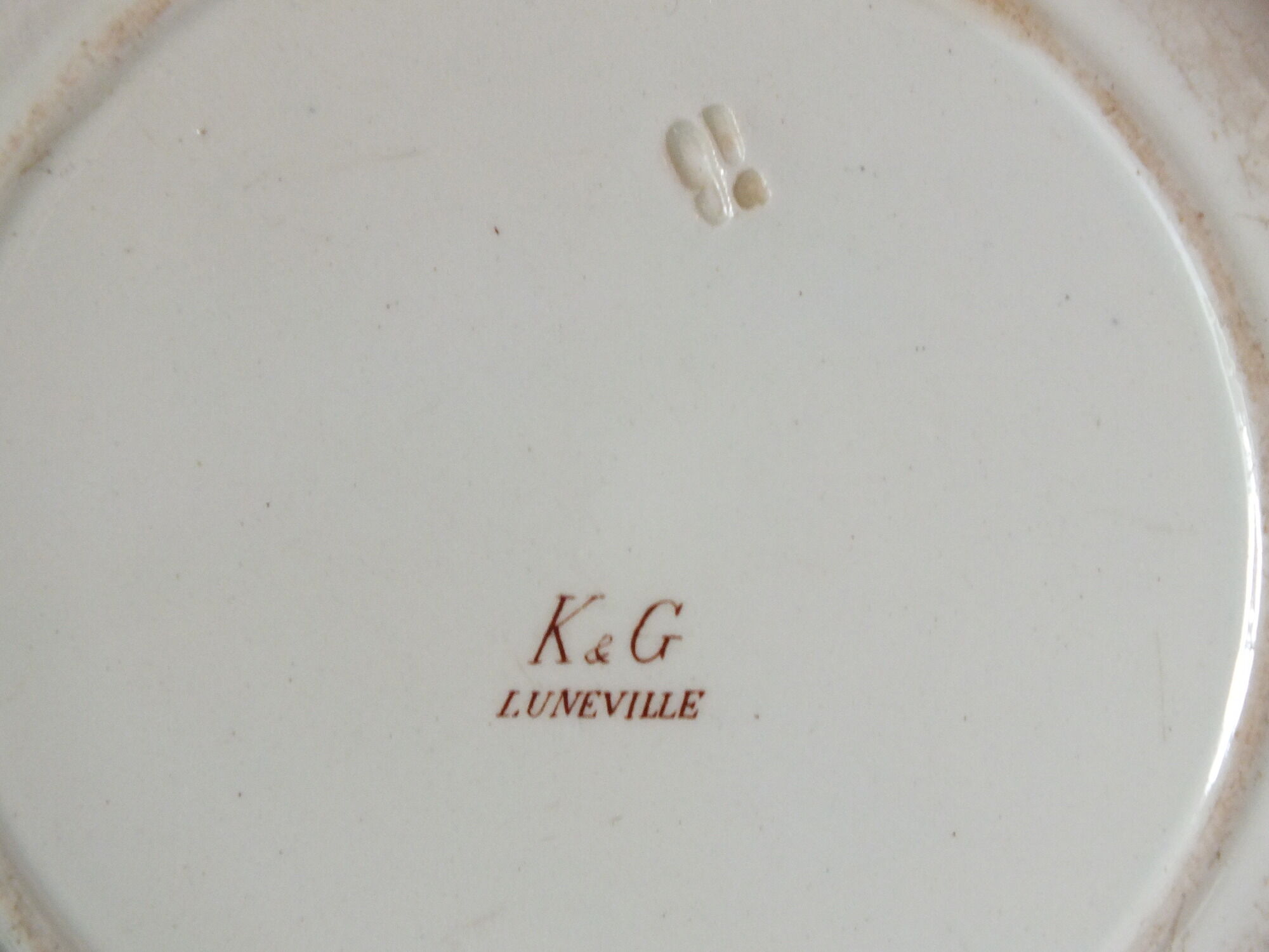 6 Dessert plates in Terre de Fer Lunéville (Tulips?)