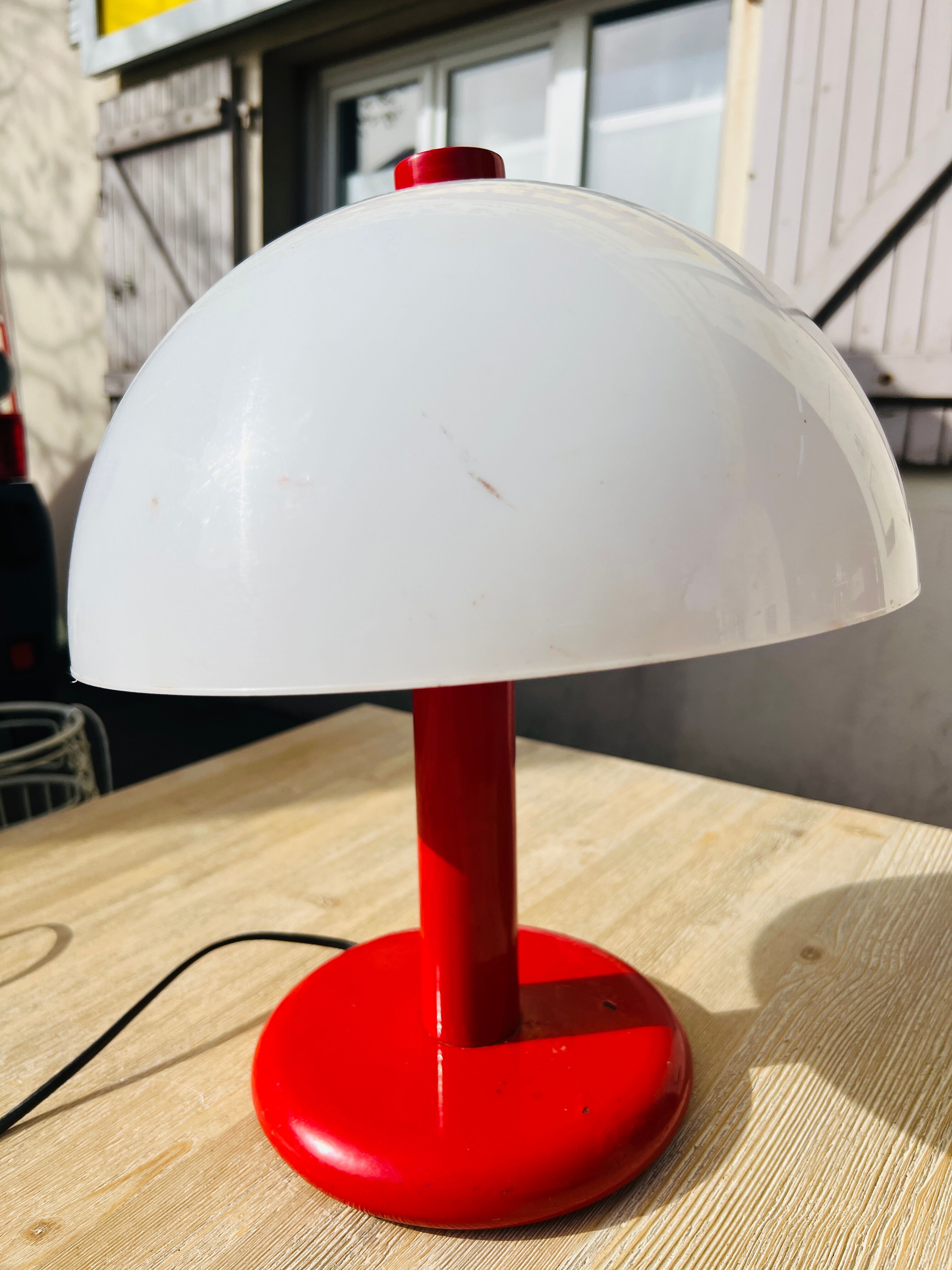 Lampe de bureau en métal laqué