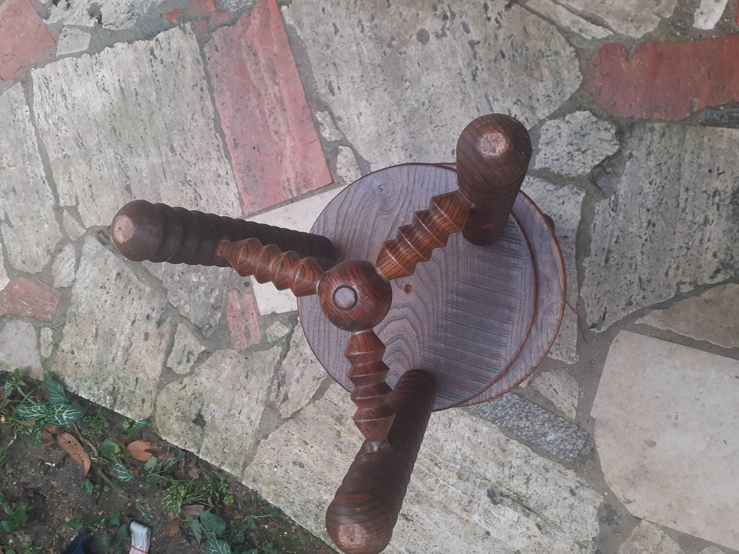 Low table with 2 small stools