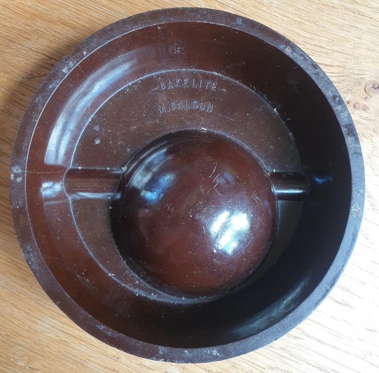 Bakelite ashtray 1930 M. Baldon