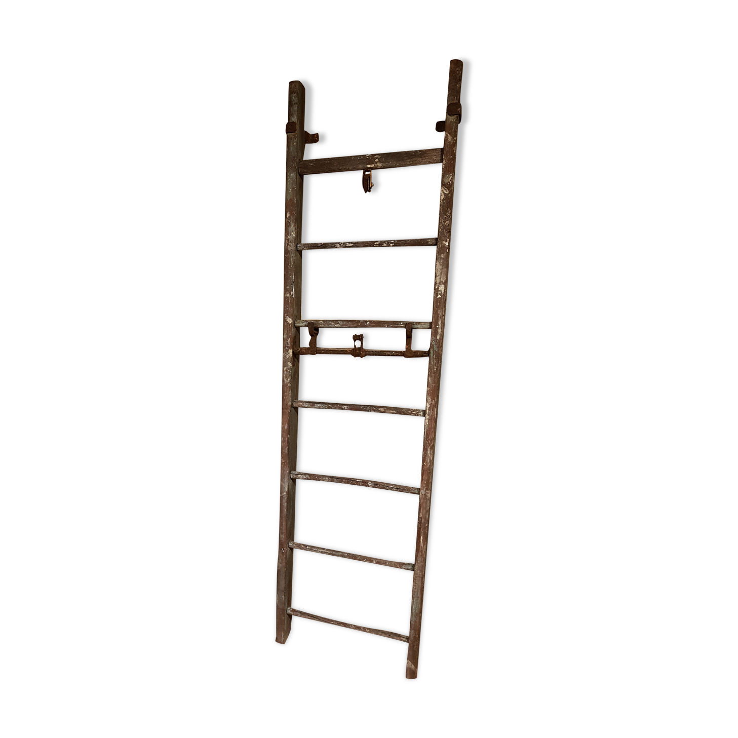 Former large scale wooden to the green patina