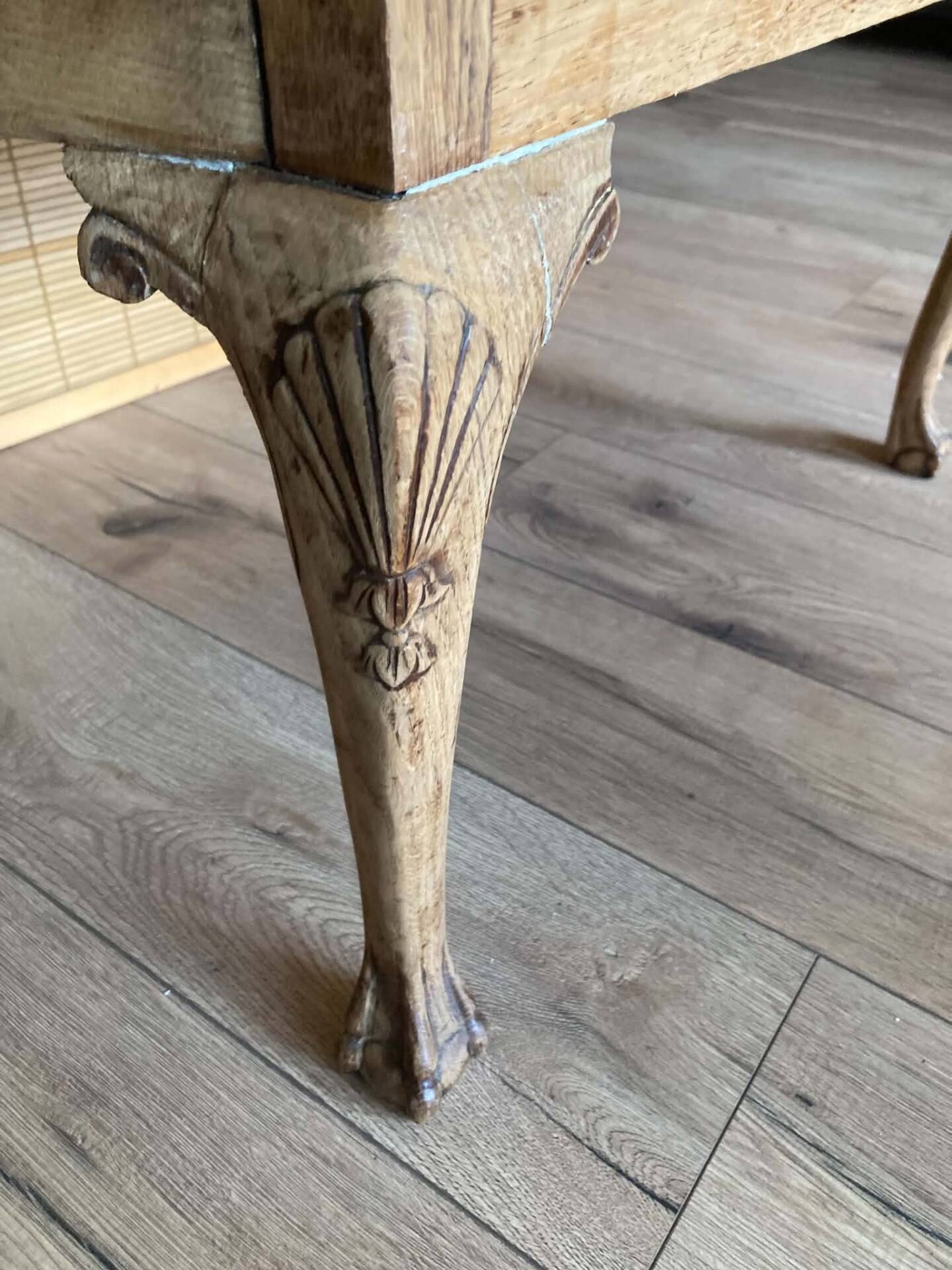 Meuble d'appoint style Louis XV abattant vitré