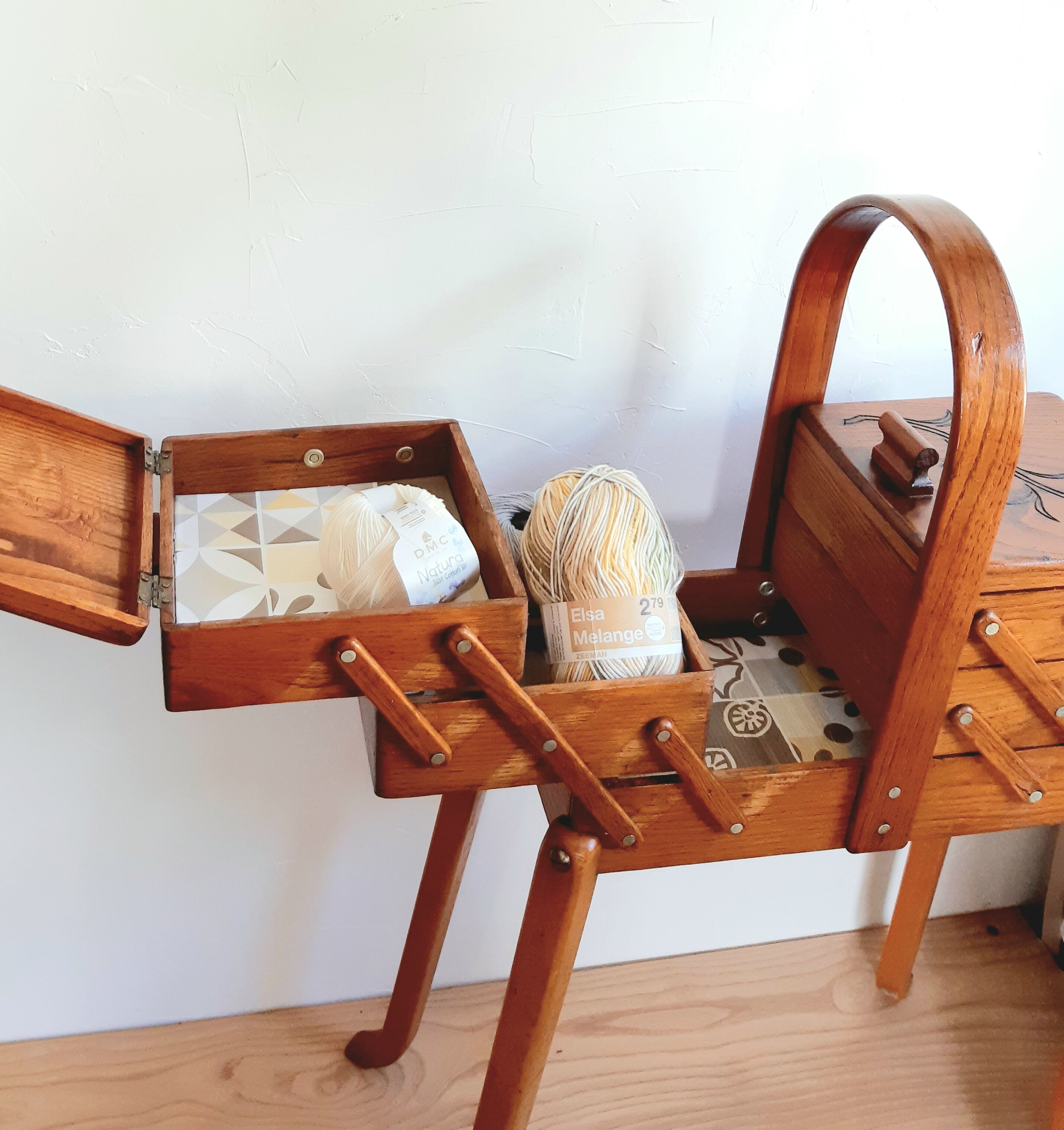 Worker of seamstress