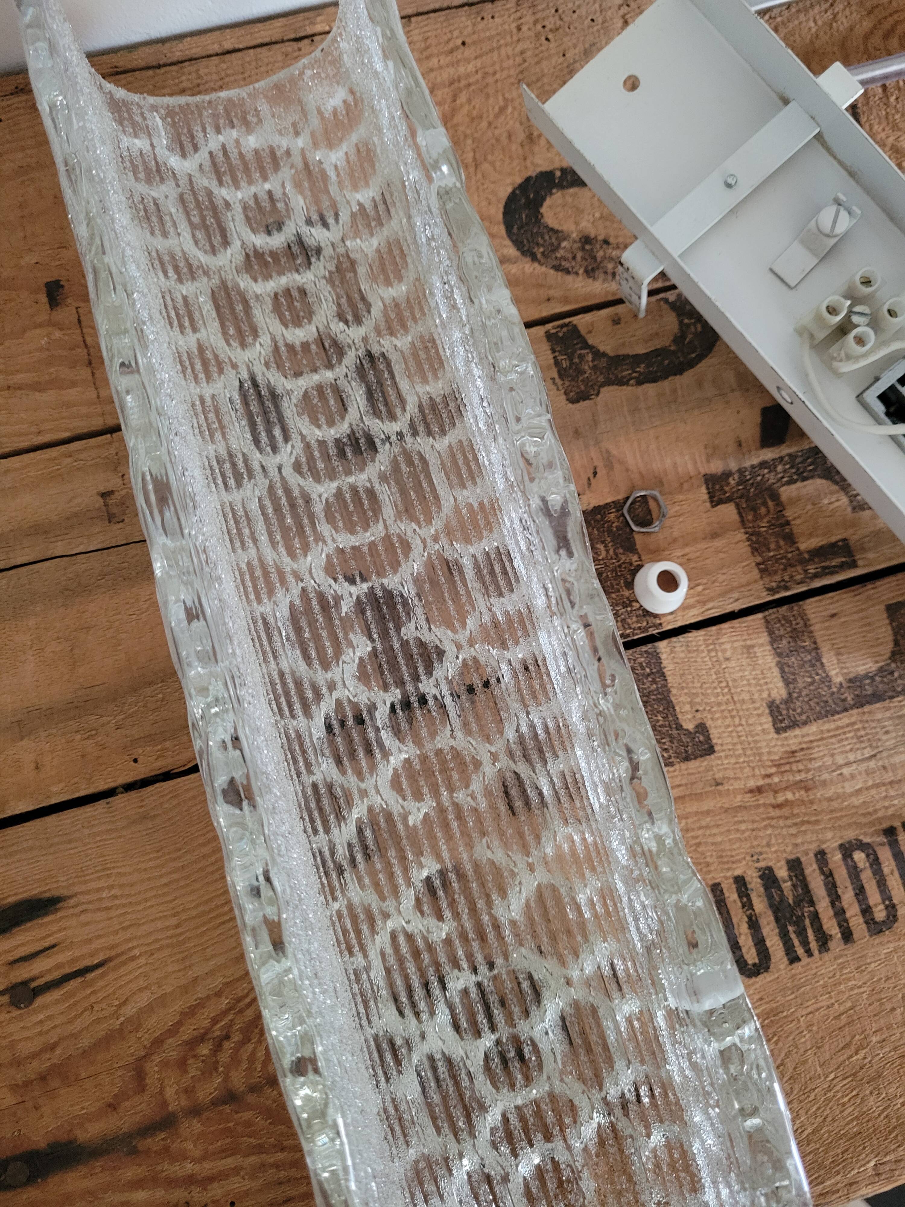 Bubble molded glass wall lamp