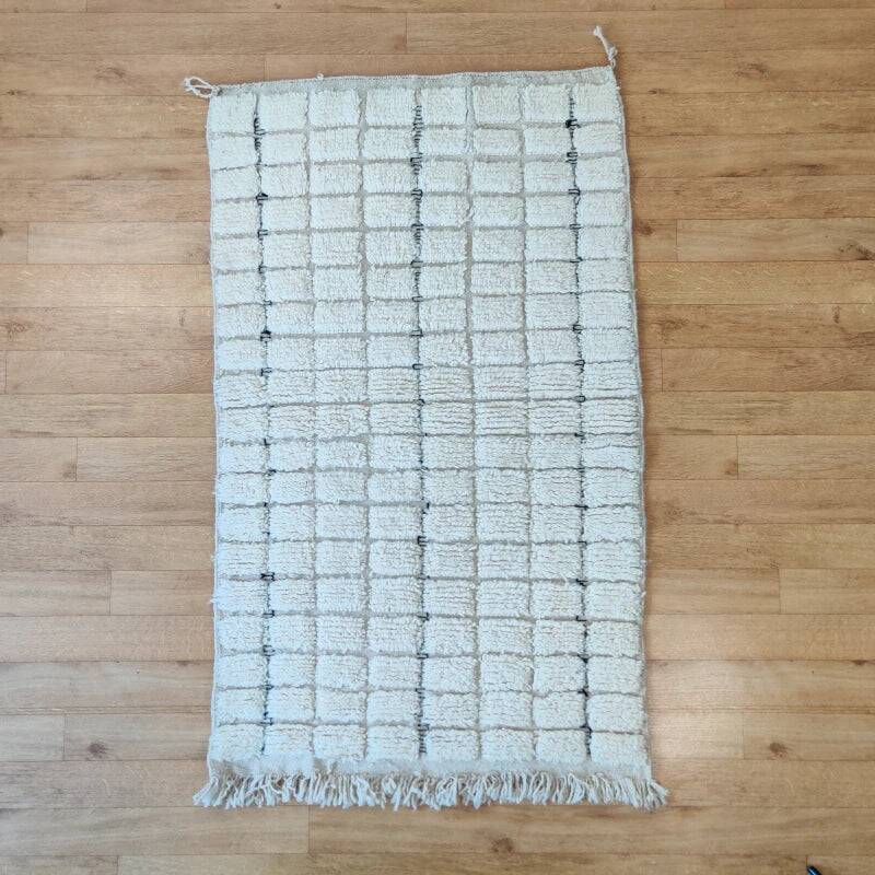 Berber carpet white tiles 95x170 cm