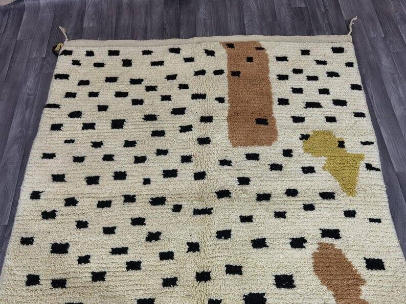 Handmade pure wool Moroccan rug, size 140 x 260 cm.