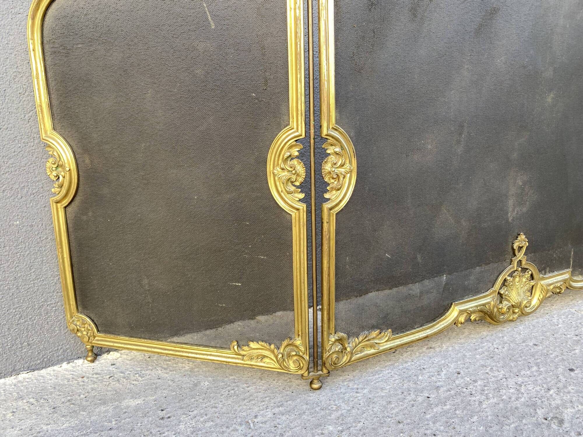 19th century fireplace fire guard by Bouhon Frères in bronze, French spark guard 1880