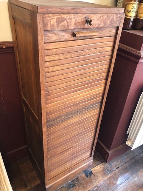 Shuttered storage column