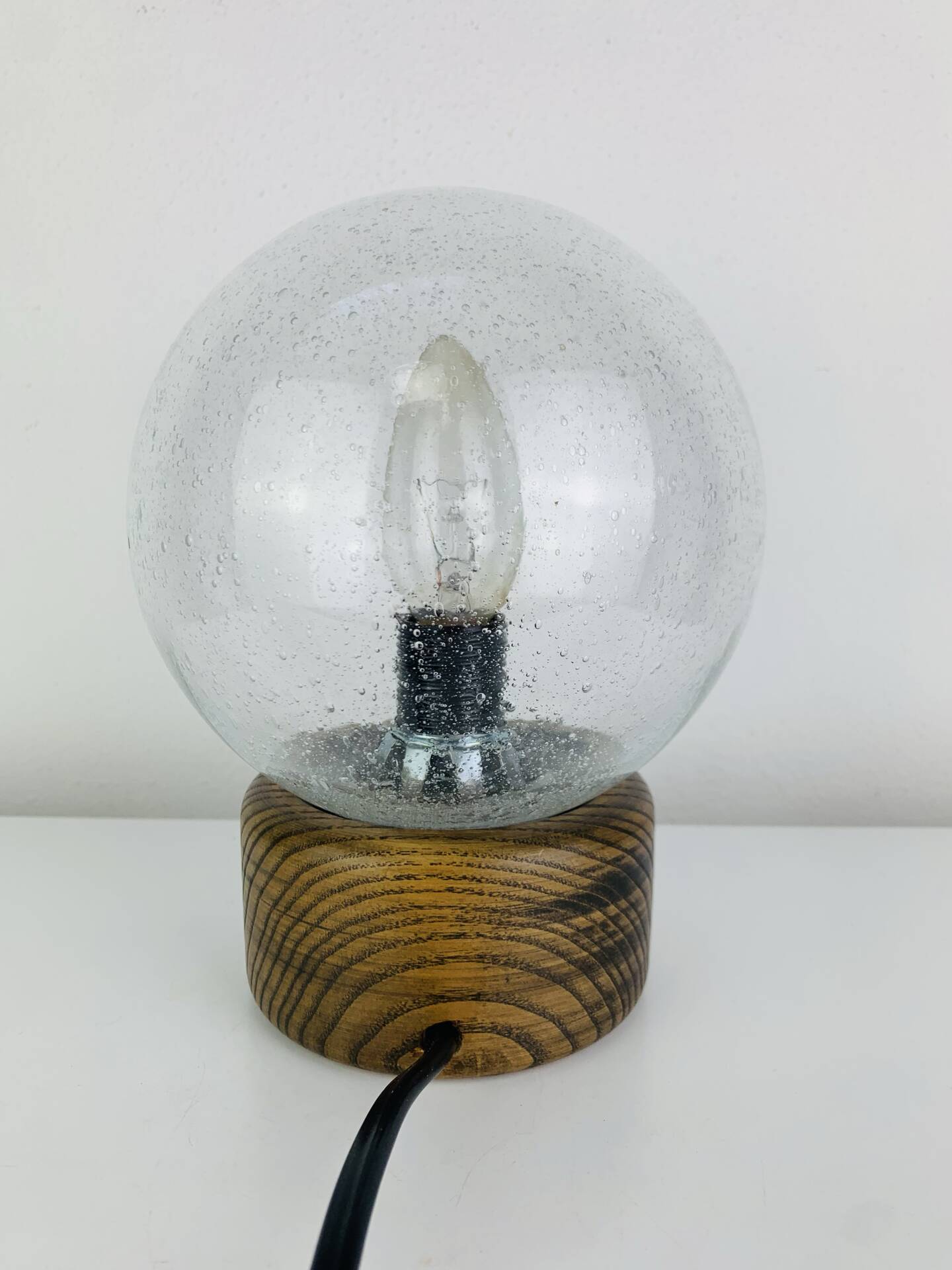 Lampe brutaliste bois massif et globe verre bullé, Temde Leuchten, 60