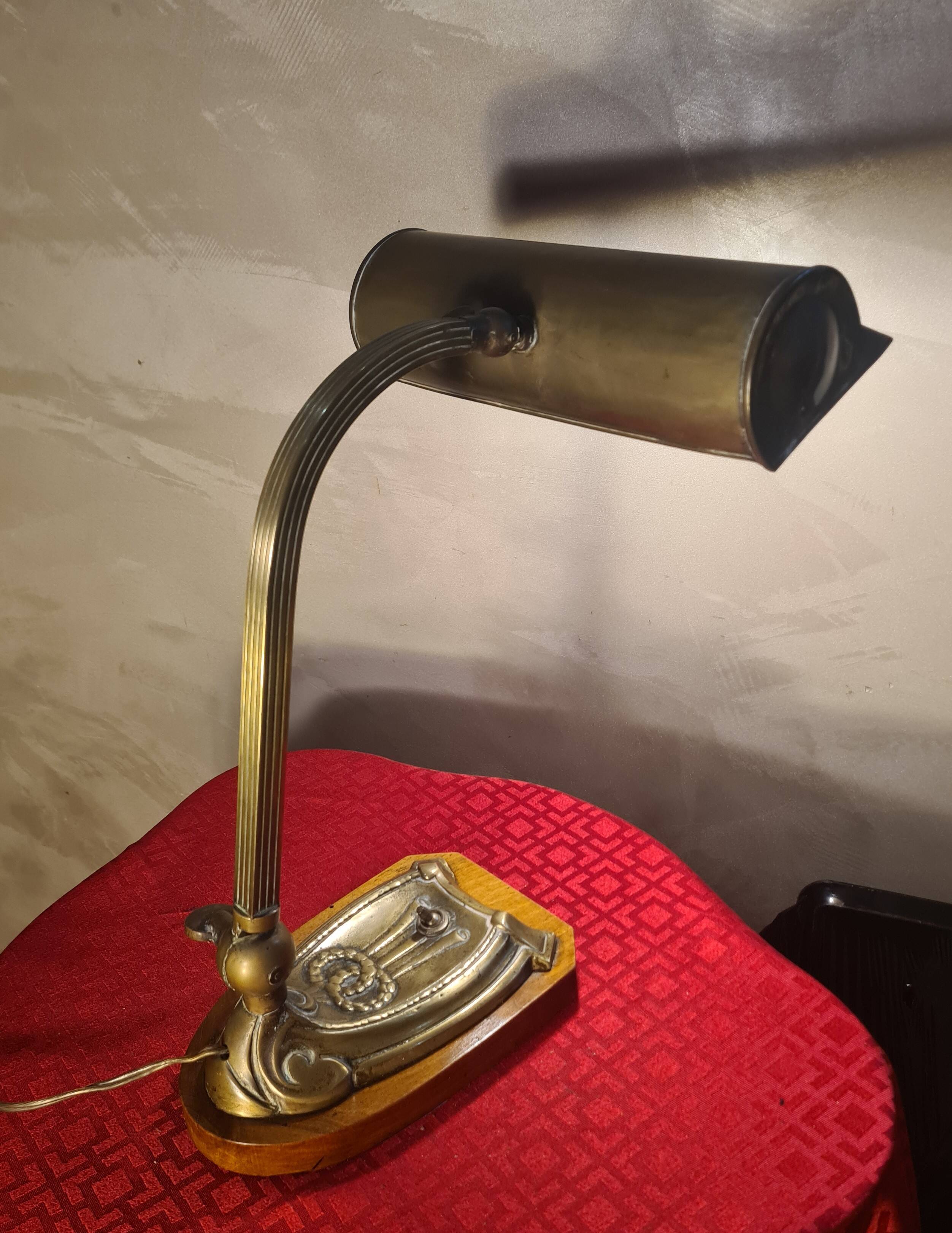 lampe de notaire  art deco, bureau, 1920 a 40 laiton et socle bois vernis h