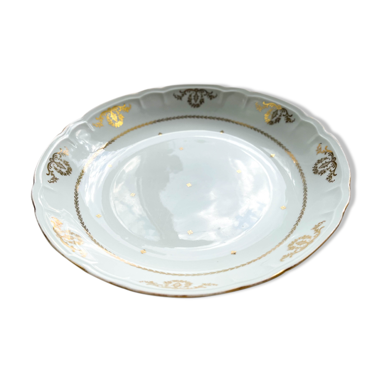 Hollow dish golden white porcelain berry