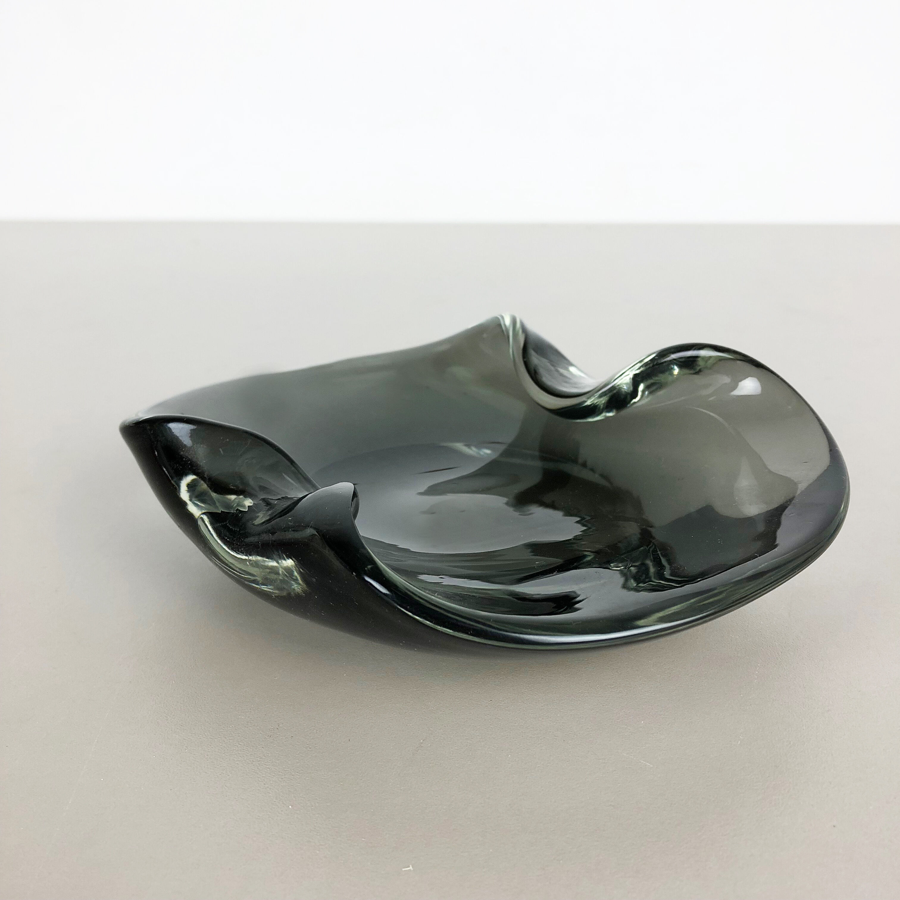 Murano glass shell bowl Antonio da Ros, Cenedese Italy 1960s No1