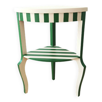 Tripod corner table