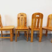 Suite de 4 chaises vintage en pin des années 70 80