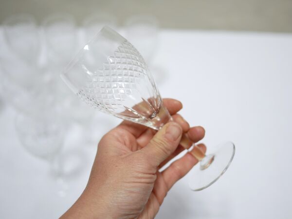 Série de 12 verres à vin rouge vintage en cristal