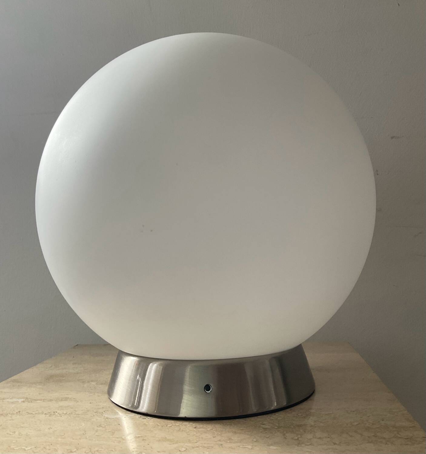Designer ball lamp in frosted glass and chrome metal