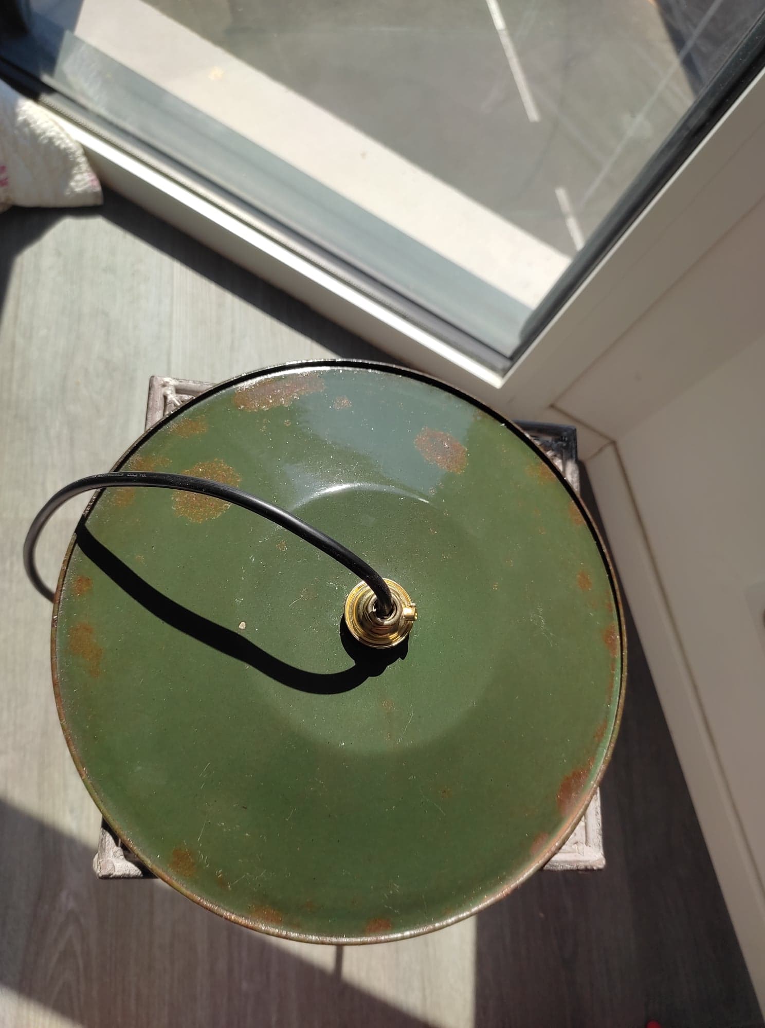 Old suspension in green enamelled sheet metal