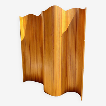 Articulated wooden screen