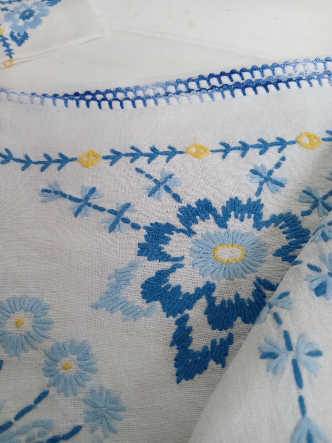 Tablecloth 110 x 110 & its 12 napkins