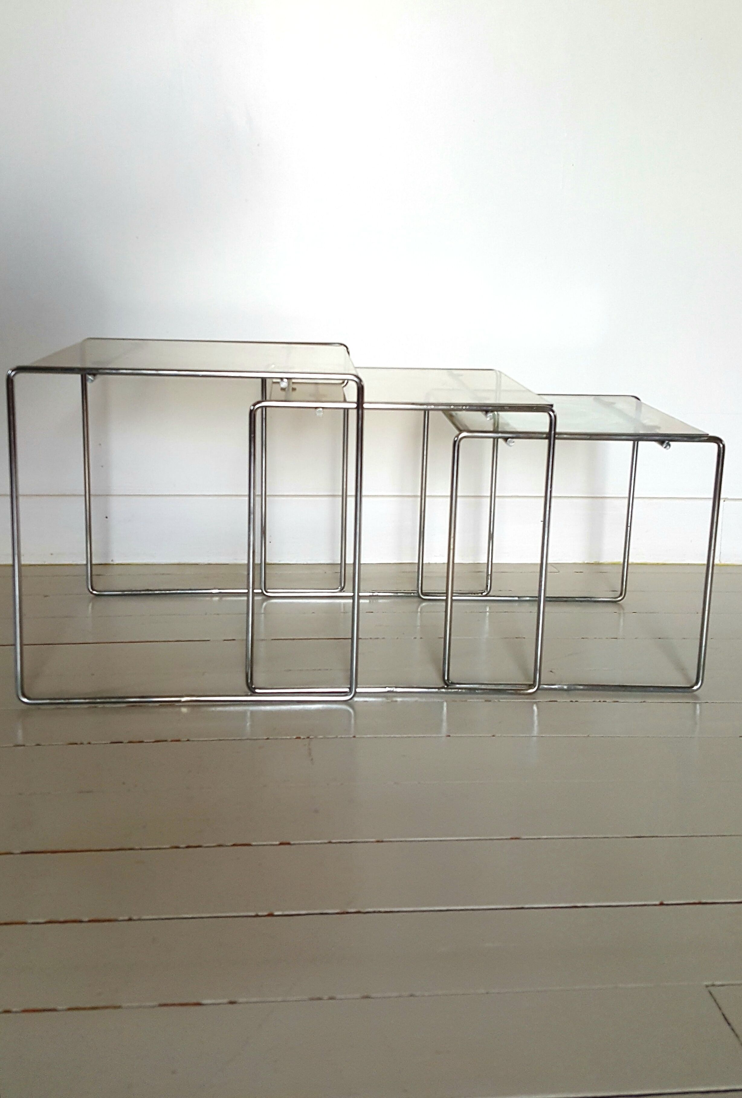 Lot of 3 glass tables