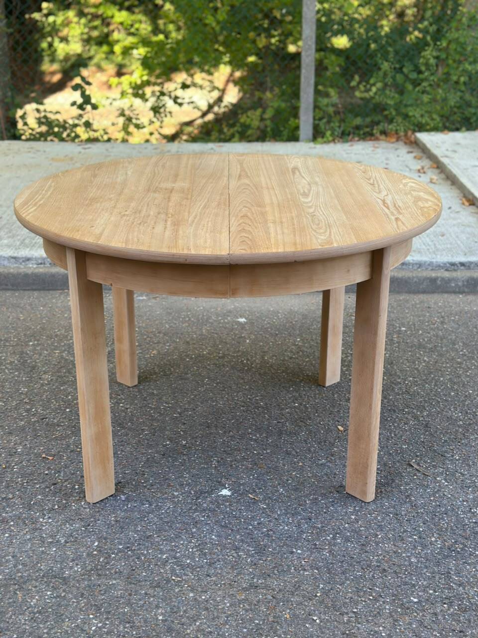 Table ronde extensible scandinave en bois clair décapé rallonge intégrée 19