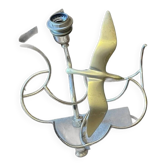 Lampe en métal et laiton, décor oiseau signée Lancia