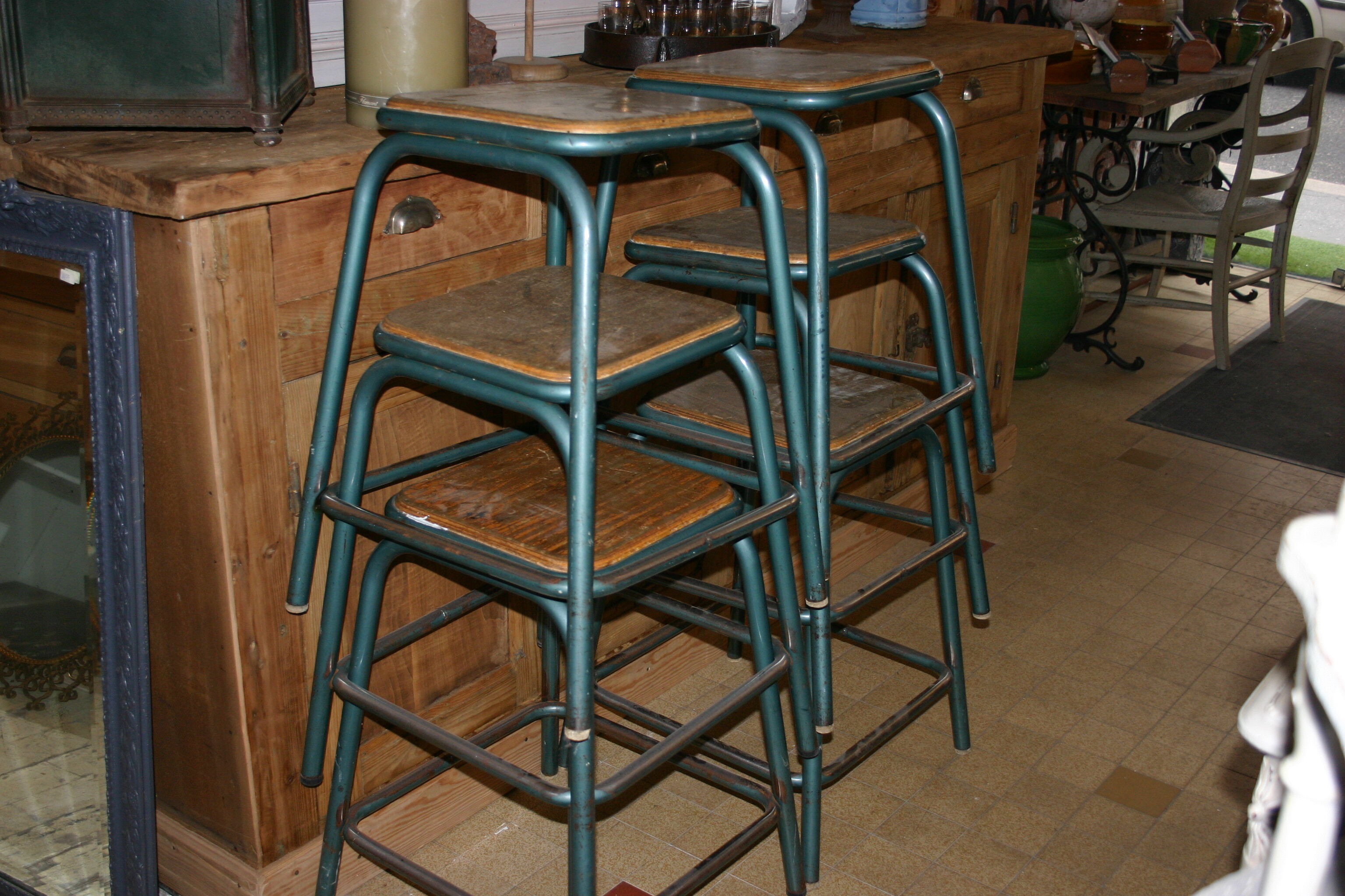 Workshop stool / school