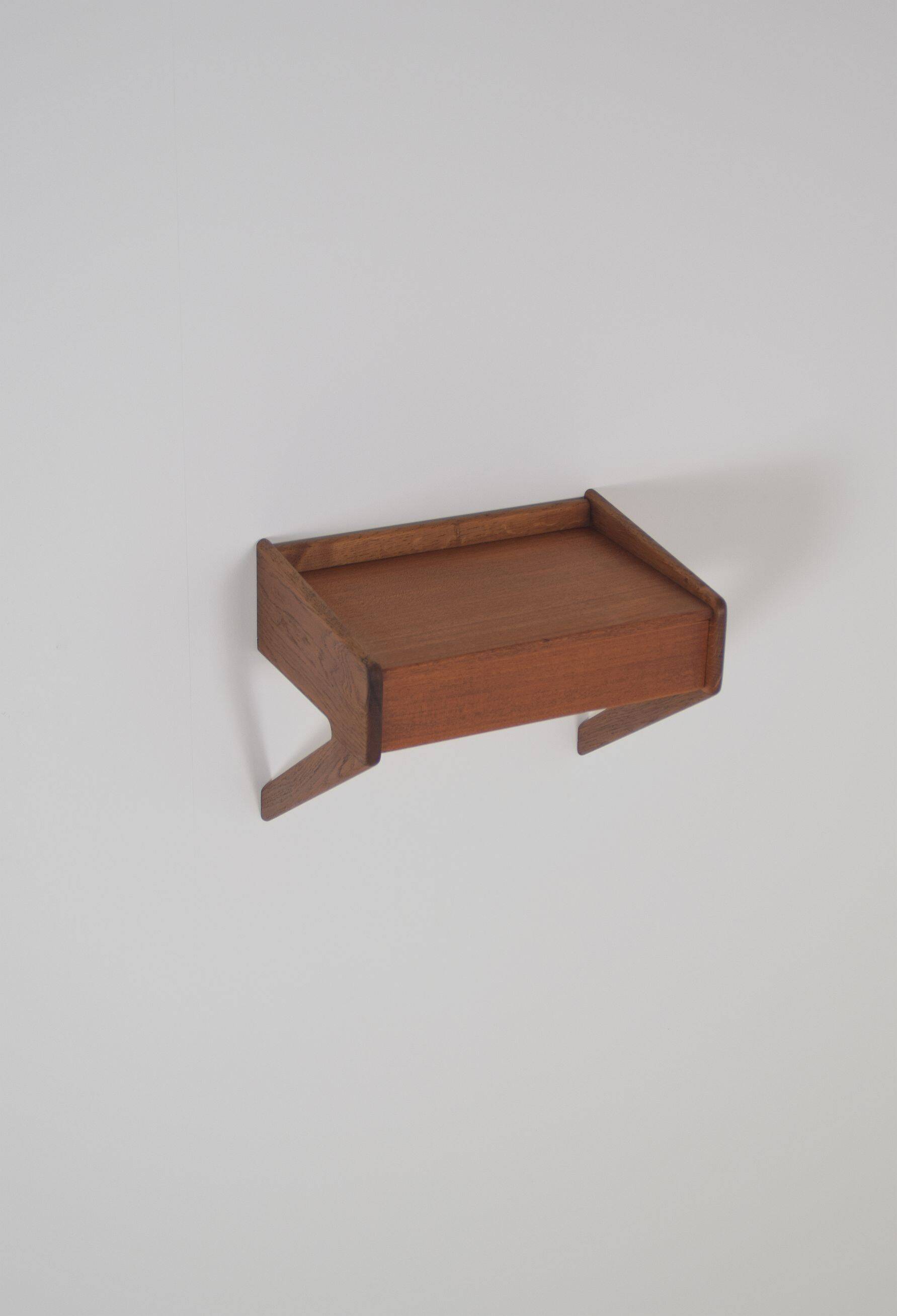 Floating bedside table by Sigfred Omann for Ølholm Møbelfabrik, 1960s