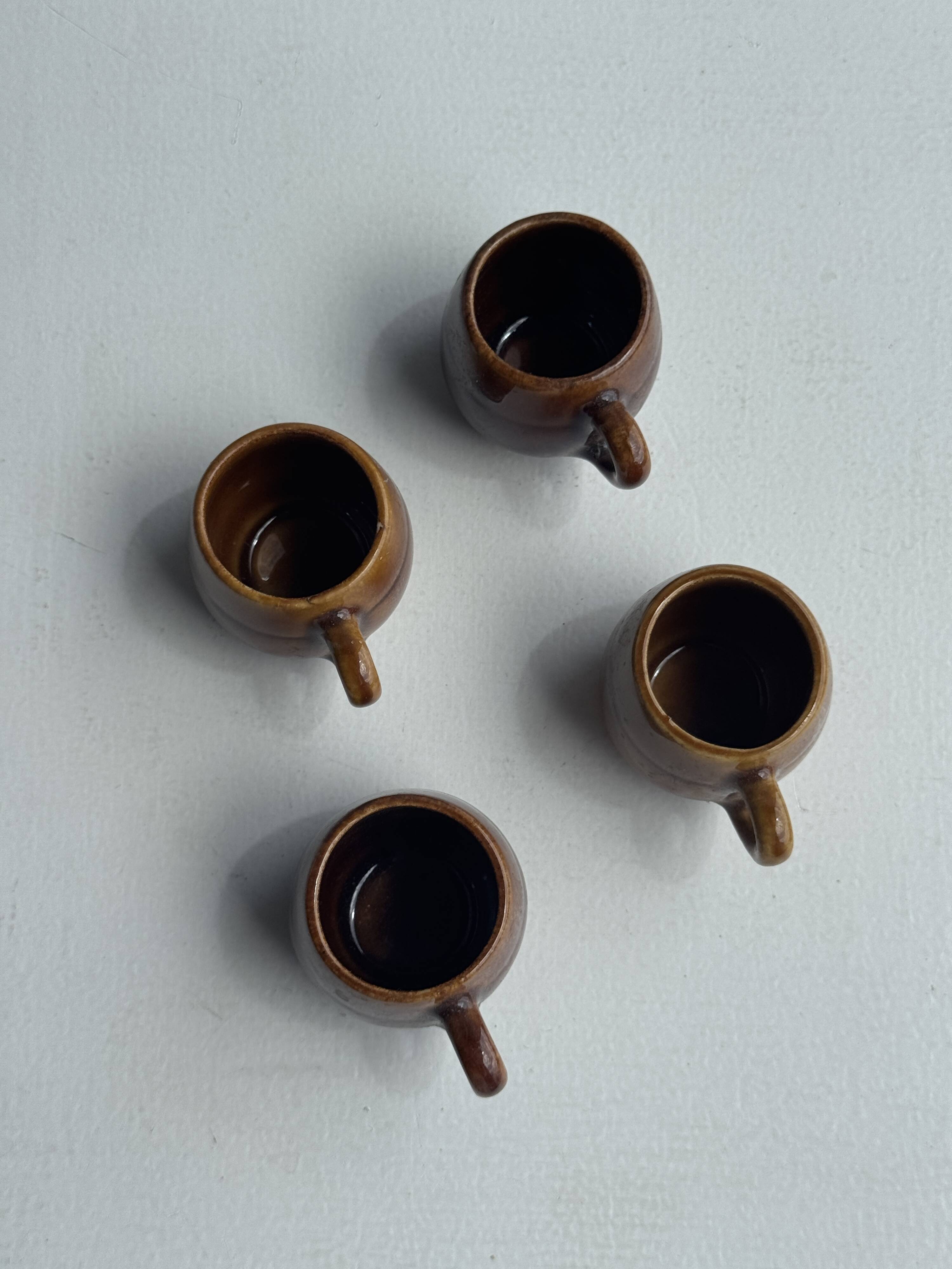 Lot de 4 mini tasses en céramique glacée