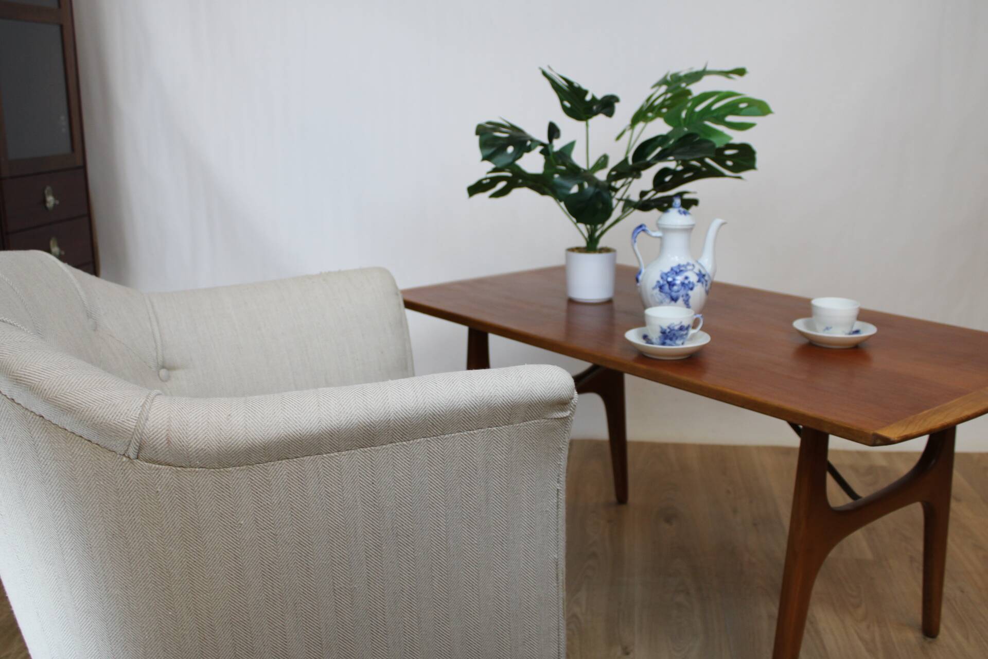 Upholstered armchair white fabric 1970 suede