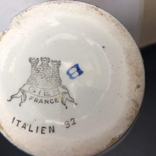 Pichet en faïence de Gien